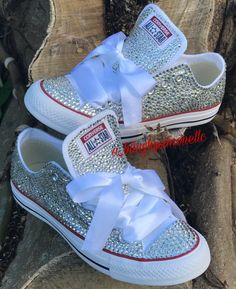 Bridal_sneakers_with_white_ribbon.jpg - 19.16 kB