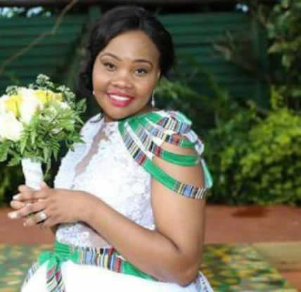 Venda traditional wedding dress with staps on sleeves